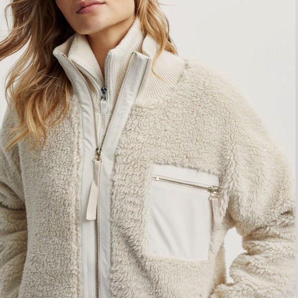 ✨Varley Jacket✨ - Picture 8 of 9